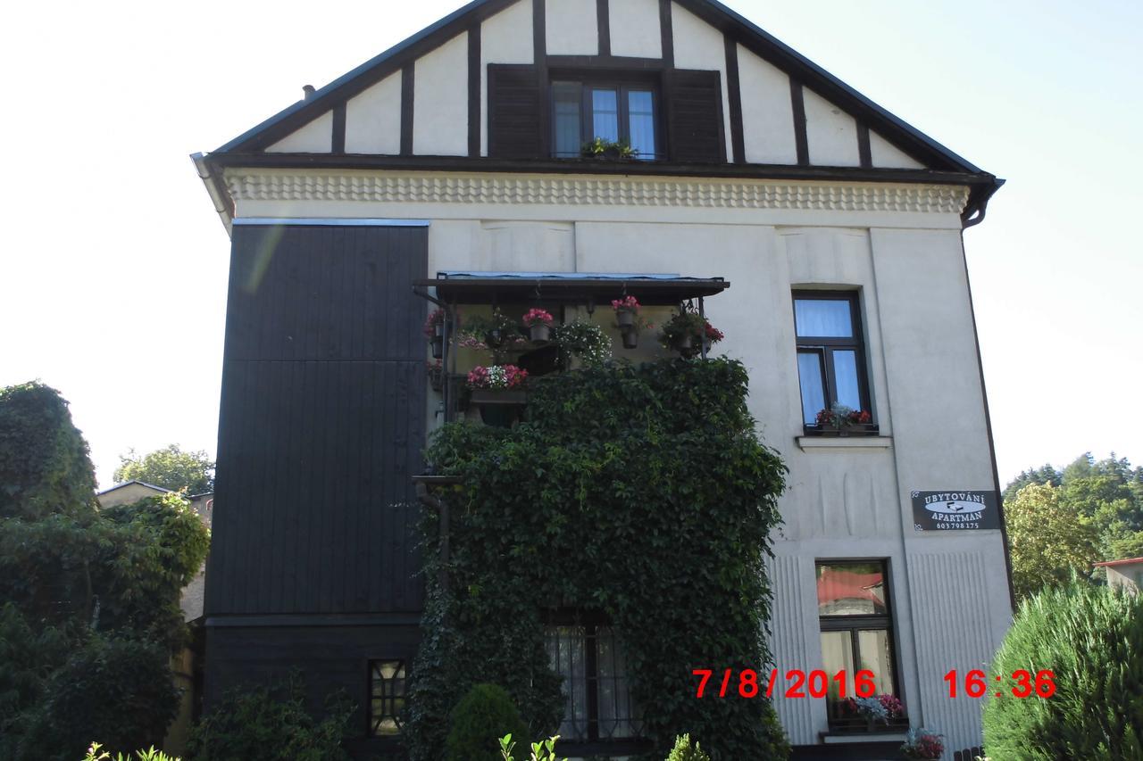 V Secesni Apartment
